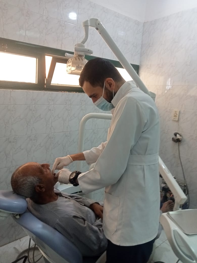 حياة كريمة.. الكشف على 706 مواطن فى قافلة طبية مجانية بإحدى قرى نجع حمادي